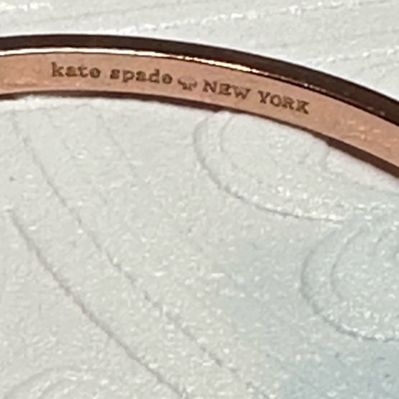 Sold🛍️Kate Spade Love Notes Bangle - Rose Gold Hinged Bangle 1996 Y - Picture 9 of 12